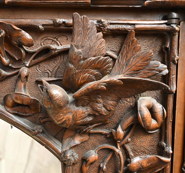 TAHAN (attribué à) — Importante armoire à glace en noyer sculpté à décor naturaliste-6