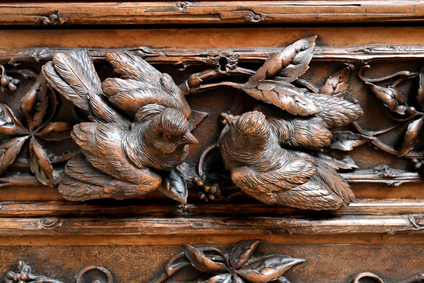 TAHAN (attribué à) — Importante armoire à glace en noyer sculpté à décor naturaliste-8