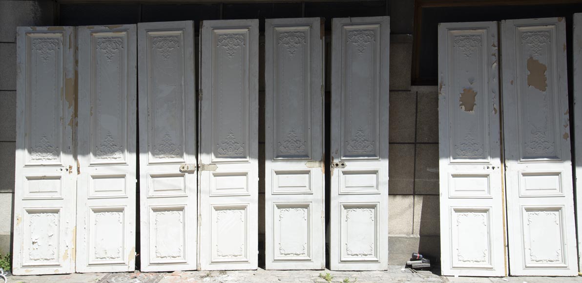 Ensemble de huit double-portes de style Napoléon III en chêne peint-1