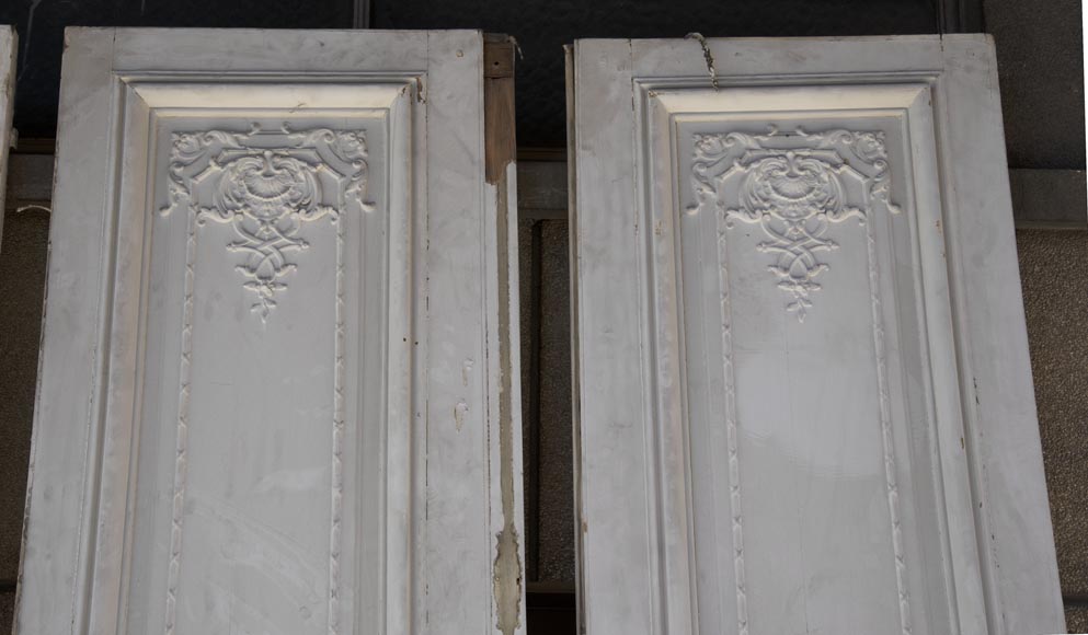 Ensemble de huit double-portes de style Napoléon III en chêne peint-3