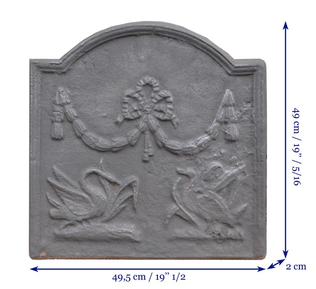 Petite plaque de cheminée en fonte de style Louis XVI au canard et au cygne-5