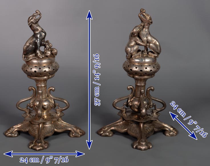 Victor GEOFFROY-DECHAUME,Paire de brûle-parfums en bronze argenté ornés de chiens, vers 1840-10