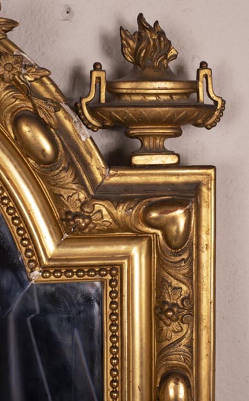 Trumeau ancien de style Napoléon III, en stuc doré et miroir biseauté-4