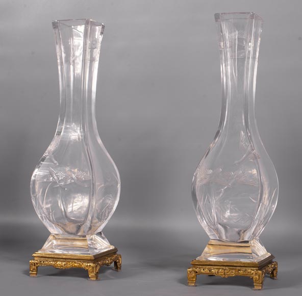 Paire de vases en cristal de Baccarat à décor japonisant-1