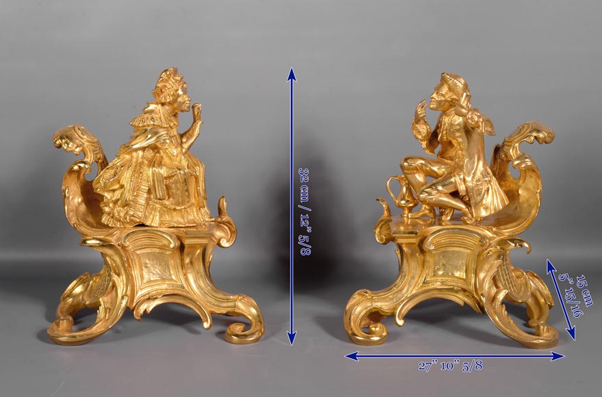 Paire de chenets anciens en bronze doré de style Louis XV en bronze doré avec personnages en costume-8