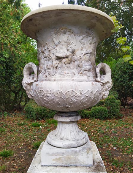 François GIRARDON (d'après) - Vase en pierre reconstituée-1