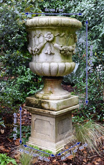 Paire de vases Médicis en pierre composite, fin du XXe siècle-7