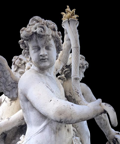 Groupe de trois putti ailés en fonte peinte, d'après les parterres d'eau de Versailles Groupe de trois putti ailés en fonte peinte, d'après les parterres d'eau de Versailles-4