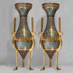 Louis - Constant SEVIN (1821 – 1888) et Ferdinand BARBEDIENNE (1810 – 1892) - Exceptionnelle paire de vases d'ornement en bronze et émail cloisonné, modèle présenté à l'exposition universelle de Londres en 1862