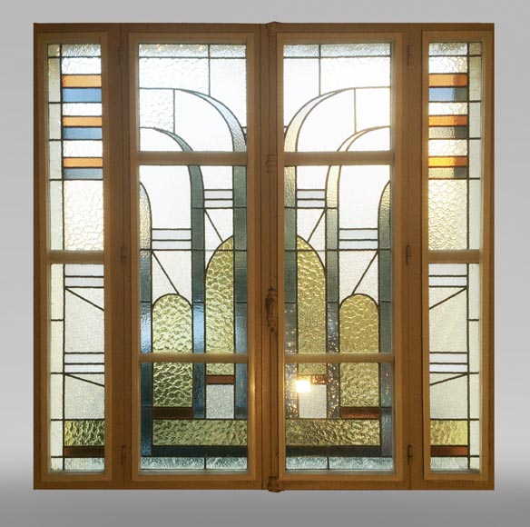 Petite fenêtre en vitrail motif Art Déco, vers 1940-0