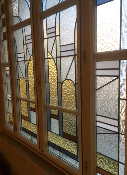 Petite fenêtre en vitrail motif Art Déco, vers 1940-4