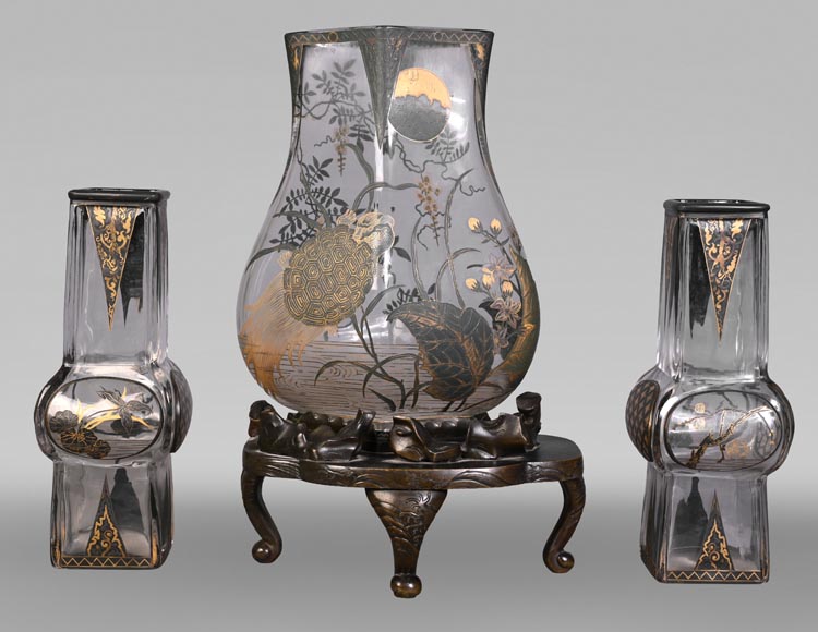 Escalier de CRISTAL, vase balustre sur socle en bronze et paire de vases bambou en cristal-0