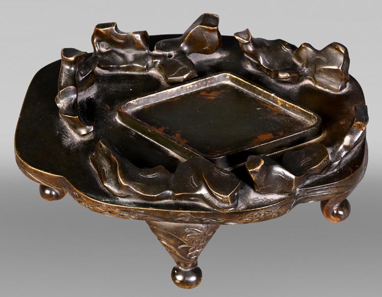 Escalier de CRISTAL, vase balustre sur socle en bronze et paire de vases bambou en cristal-11
