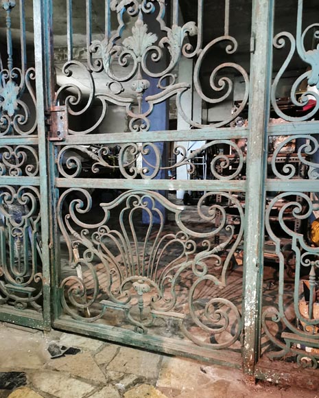 Ancienne porte d’entrée en fer forgé d’un hôtel particulier d’époque Napoléon III-8