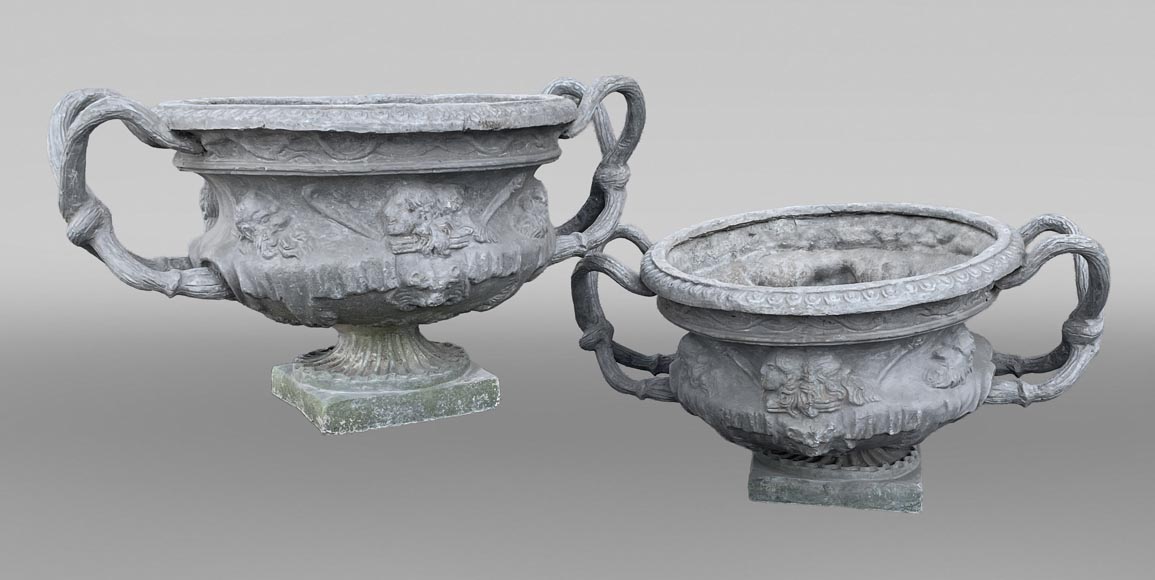 Paire de vases en plomb d'après le Vase de Warwick Paire de vases en plomb d'après le Vase de Warwick-0