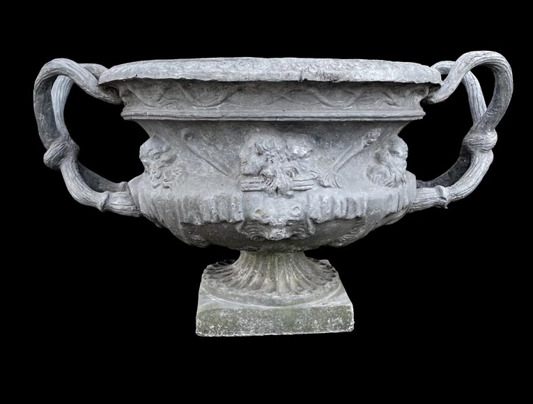 Paire de vases en plomb d'après le Vase de Warwick Paire de vases en plomb d'après le Vase de Warwick-1