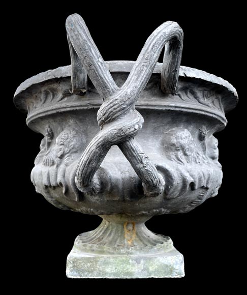 Paire de vases en plomb d'après le Vase de Warwick Paire de vases en plomb d'après le Vase de Warwick-4