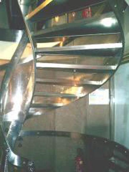 Escalier en inox en colimaçon, vers 1970-4