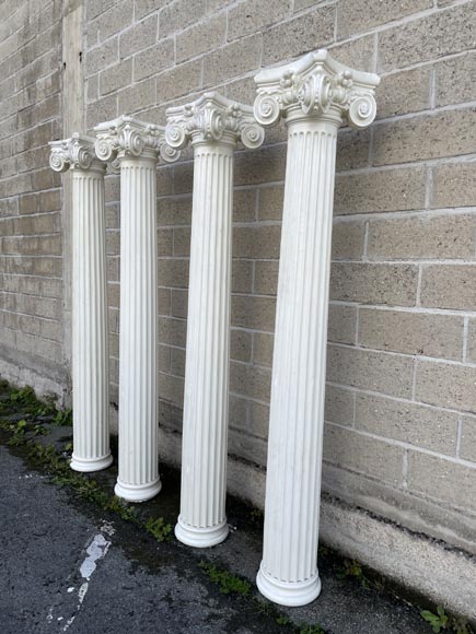 Quatre colonnes de style ionique en plâtre-2
