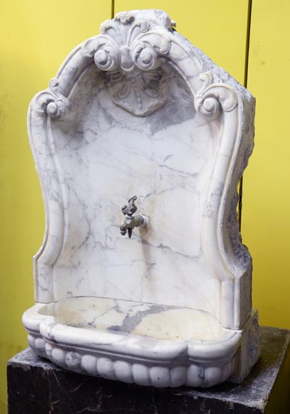 Petite fontaine d’intérieur d’époque Louis XV en marbre Arabescato-1