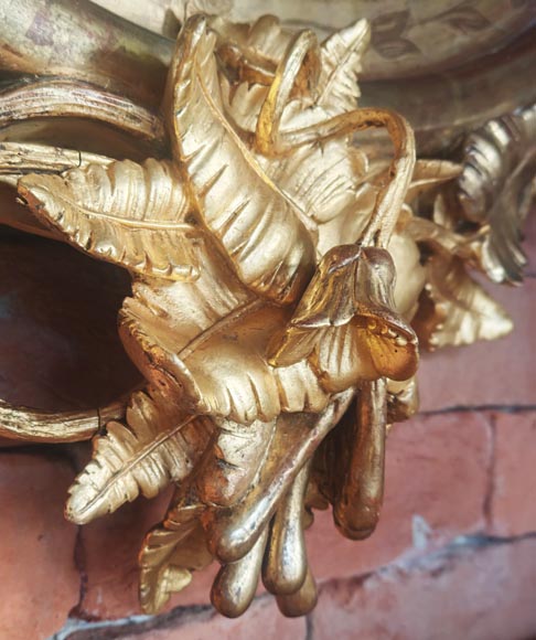 Miroir doré de forme ovale et de style Napoléon III, au riche décor végétal-10