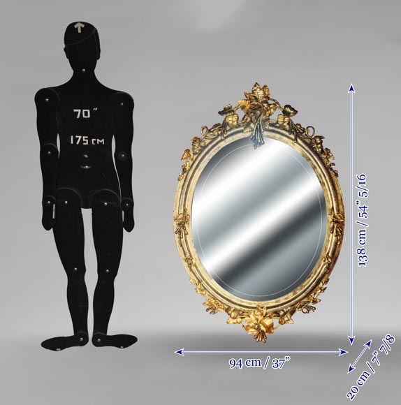 Miroir doré de forme ovale et de style Napoléon III, au riche décor végétal-11