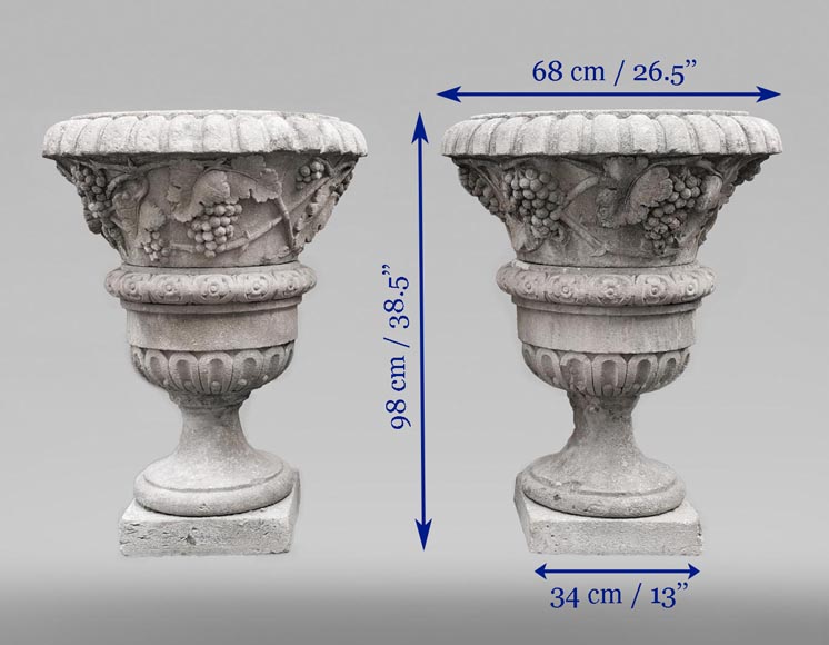 Importante paire de vases Médicis en pierre blanche de Provence-11