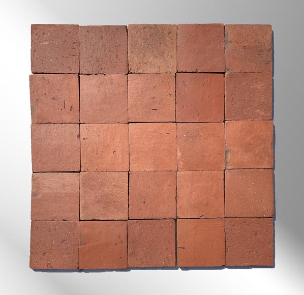 Lot de 11m2 de dalles carrées anciennes en terre cuite de Montchanin, Bourgogne, fin du XIXe siècle-0