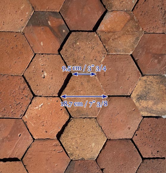 Lot d'environ 9m² de dalles hexagonales anciennes en terre cuite, XIXe siècle-5