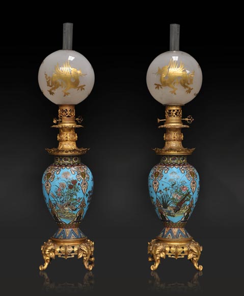 Ferdinand BARBEDIENNE (1810 – 1892) (Attrib. à) Paire de lampes à décor d'émail cloisonné chinois-0