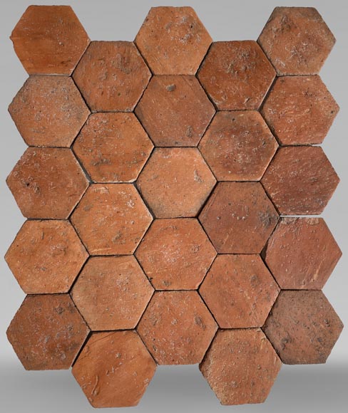 Lot de 8,5 m² de dalles hexagonales anciennes en terre cuite des tuileries de Perrusson, Charente, fin du XIXe siècle-0