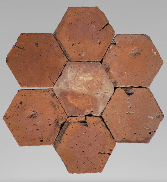 Lot d'environ 2m² de dalles hexagonales anciennes en terre cuite, XIXe siècle-0