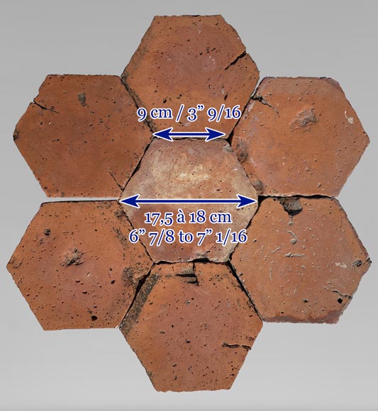 Lot d'environ 2m² de dalles hexagonales anciennes en terre cuite, XIXe siècle-5