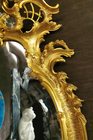 Miroir Napoléon III en bronze doré à très riche décor de rocaille-3