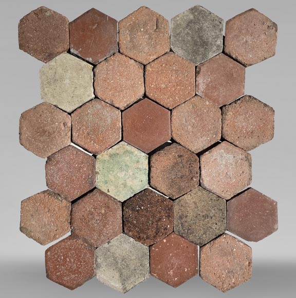 Lot d'environ 4,5 m² de dalles hexagonales anciennes en terre cuite, XIXe   siècle-0