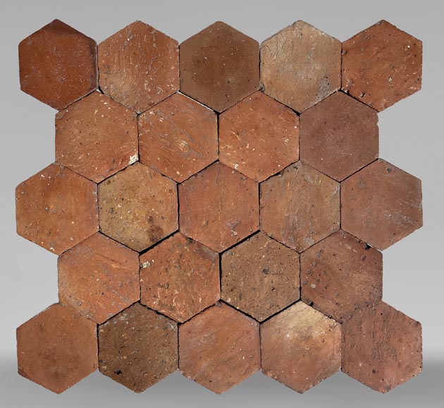 Lot d'environ 9,5 m² de dalles hexagonales anciennes en terre cuite, XIXe siècle-0