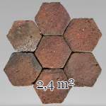 Lot d'environ 2,4m² de petites dalles hexagonales anciennes en terre cuite, XIXe siècle