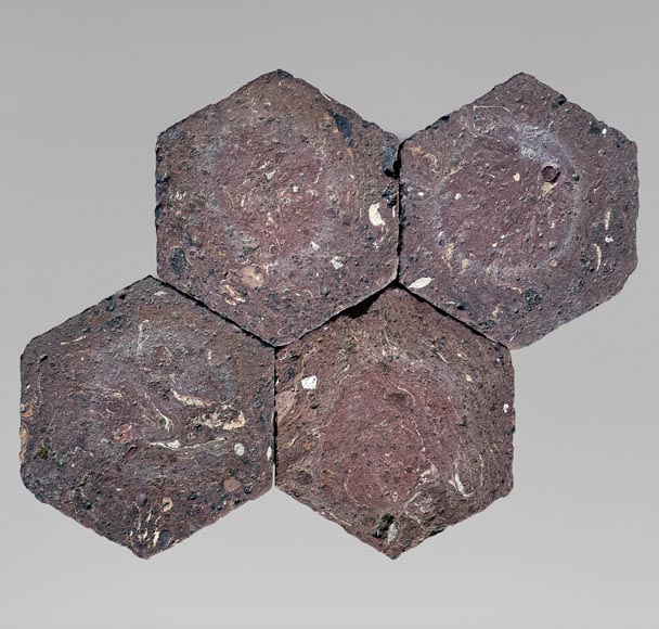Petit lot d'environ 1,5m² de dalles hexagonales anciennes en terre cuite-0