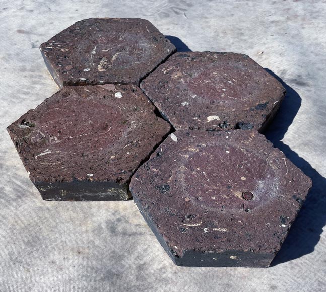 Petit lot d'environ 1,5m² de dalles hexagonales anciennes en terre cuite-1
