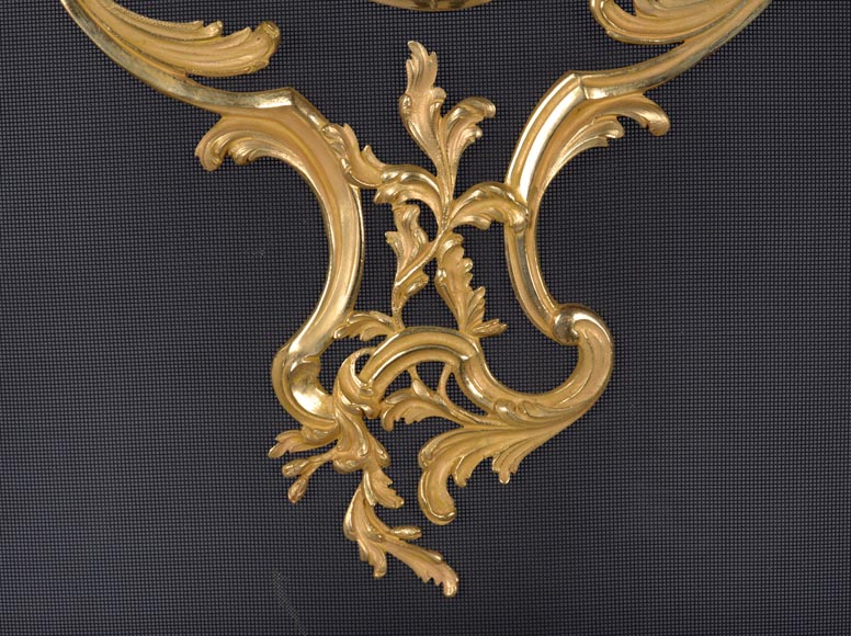 BOUHON Frères (attr. à), Pare-étincelles en bronze doré orné d’espagnolettes, fin du XIXe siècle-3