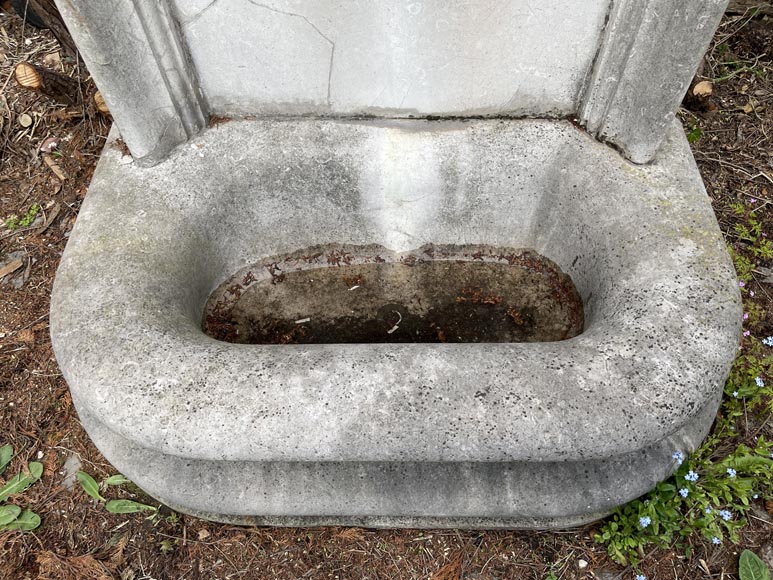 Petite fontaine d'extérieur en pierre marbrière, fin du XIXe siècle-3