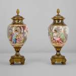 MANUFACTURE DE SÈVRES et Charles LABARRE (peintre) - Paire de vases en porcelaine montés en bronze doré, vers 1890