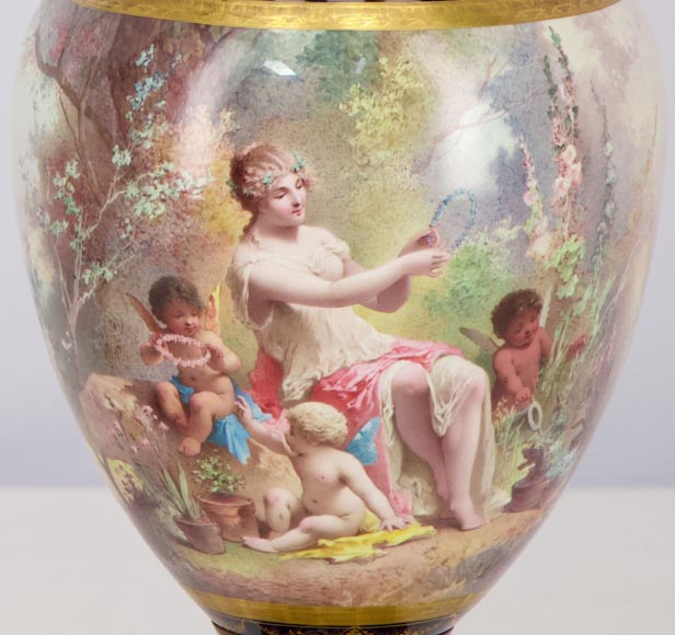 MANUFACTURE DE SÈVRES et Charles LABARRE (peintre) - Paire de vases en porcelaine montés en bronze doré, vers 1890-8