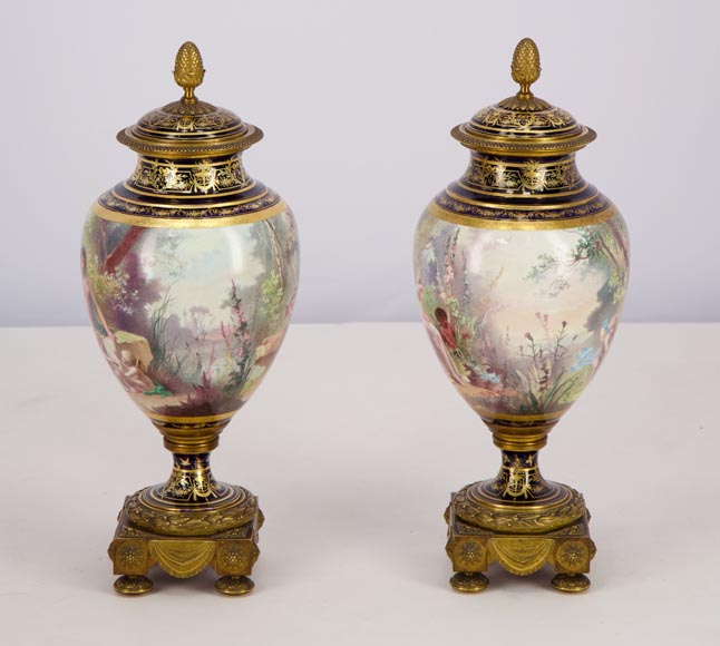 MANUFACTURE DE SÈVRES et Charles LABARRE (peintre) - Paire de vases en porcelaine montés en bronze doré, vers 1890-10