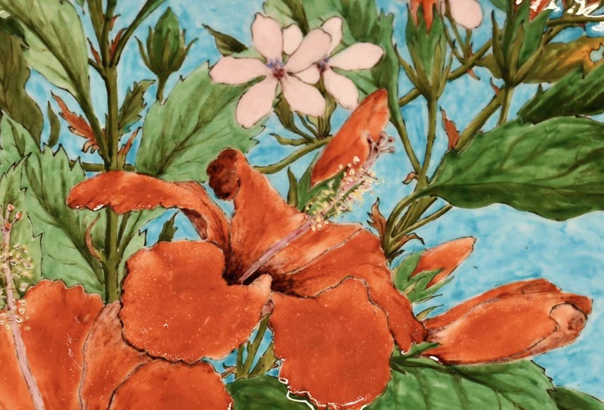 Théodore DECK, plat en faïence émaillée à décor d'hibiscus et de quisqualis-4