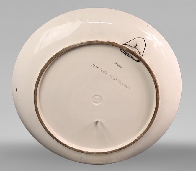 Théodore DECK, plat en faïence émaillée à décor d'hibiscus et de quisqualis-5
