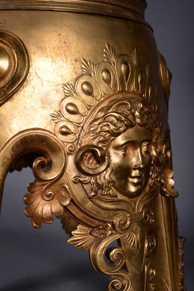 Constant SEVIN (attr. à), Très belle colonne en bronze doré à décor de mascarons et plateau en marbre vert d'Estour, deuxième moitié du XIXe siècle -9