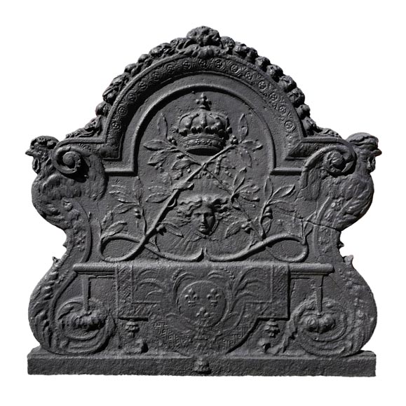 Rare plaque de cheminée au monogramme de Louis XIV et aux armes de France, vers 1700-0