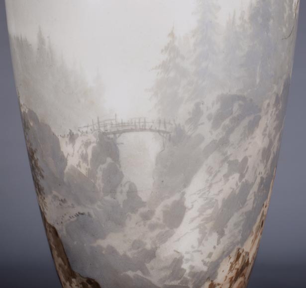 Manufacture de Sèvres et Paul LANGLOIS, Grand vase en opaline au décor de paysage montagneux, Fin du XIXe siècle-5