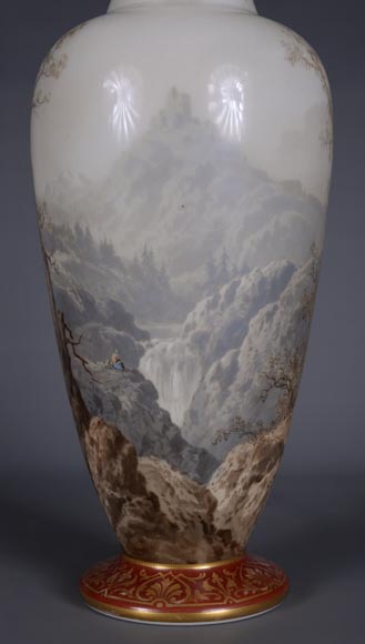 Manufacture de Sèvres et Paul LANGLOIS, Grand vase en opaline au décor de paysage montagneux, Fin du XIXe siècle-6